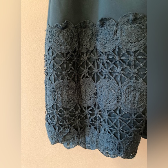 Francesca’s Emerald Midi Dress - Picture 5 of 5